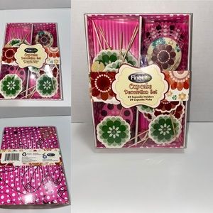 NWT Cupcakes Decoration Set New